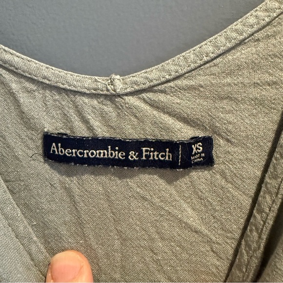 Green linen blend Abercrombie tank - tie front, button front - Picture 2 of 3